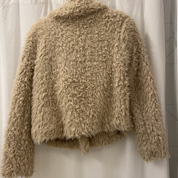 Fuzzy coat with lapel collar - Picture 4 of 4